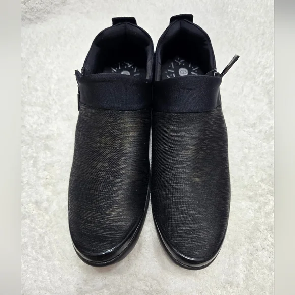 BzeesPremium Axis Washable Sneakers Sz 10 Like New - Picture 3 of 13